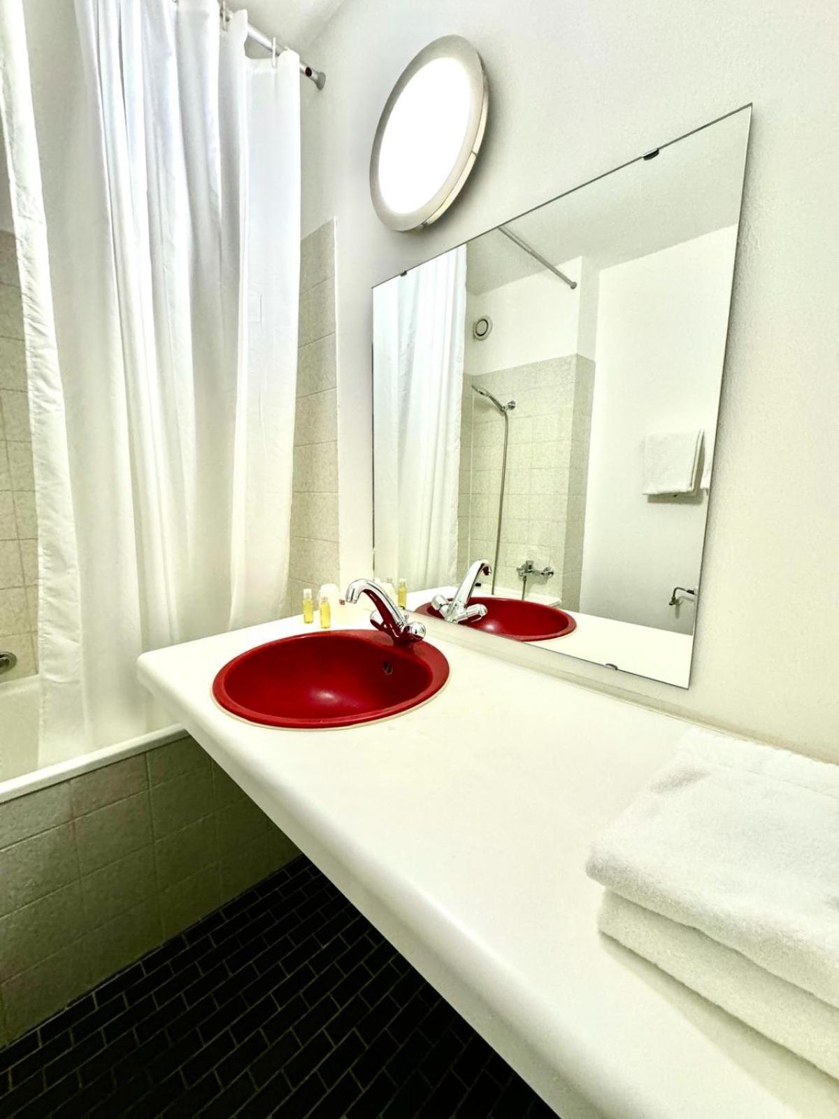 Neuchatel City Hotel 外观 照片