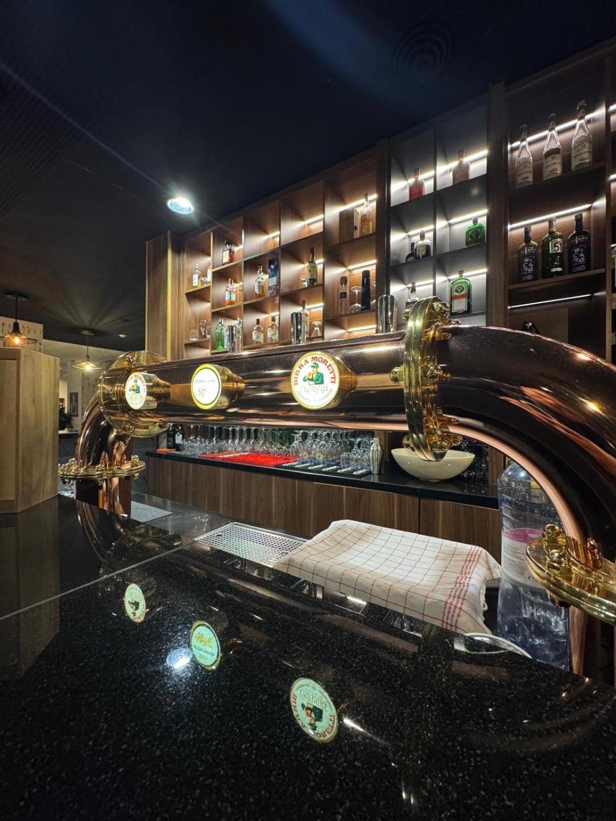 Neuchatel City Hotel 外观 照片