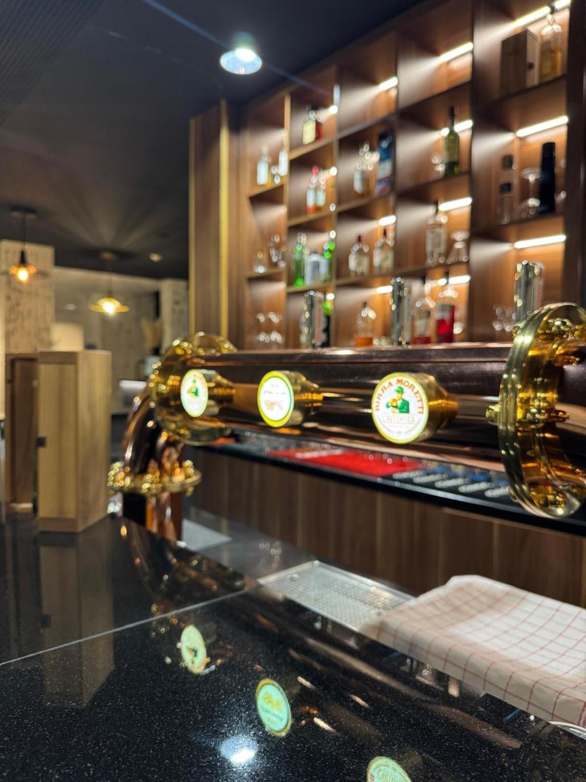 Neuchatel City Hotel 外观 照片