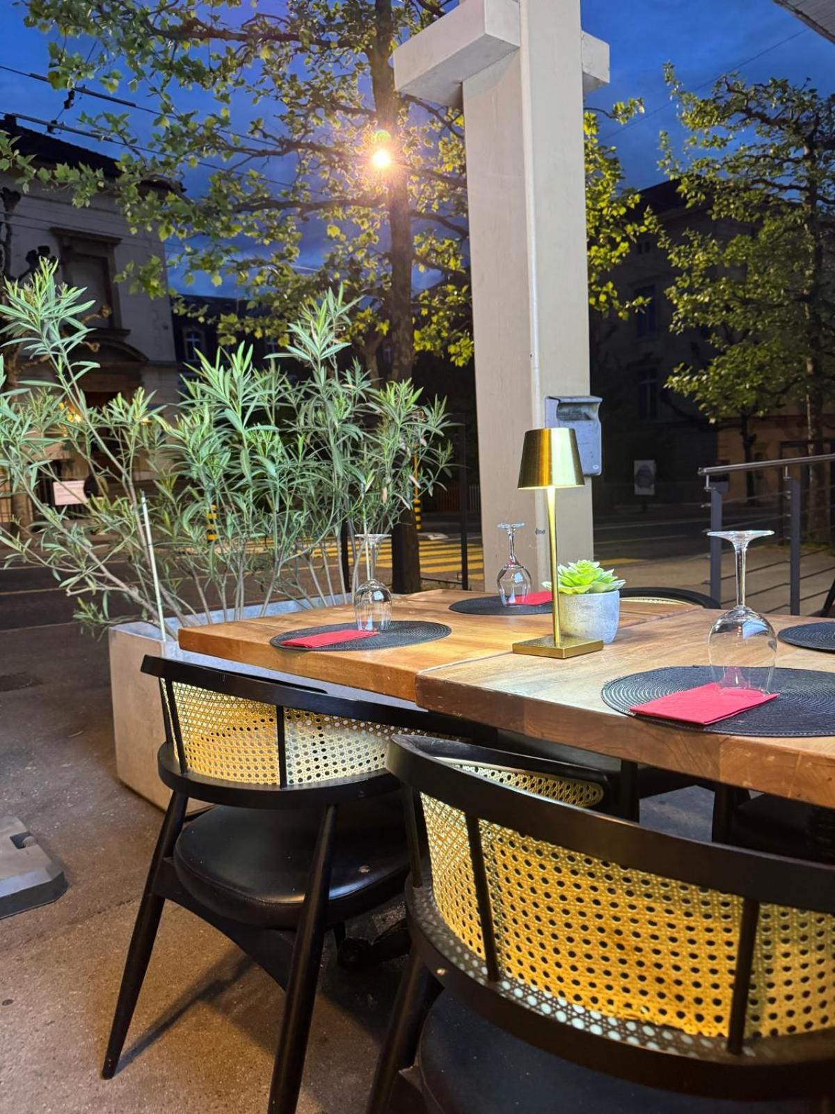Neuchatel City Hotel 外观 照片