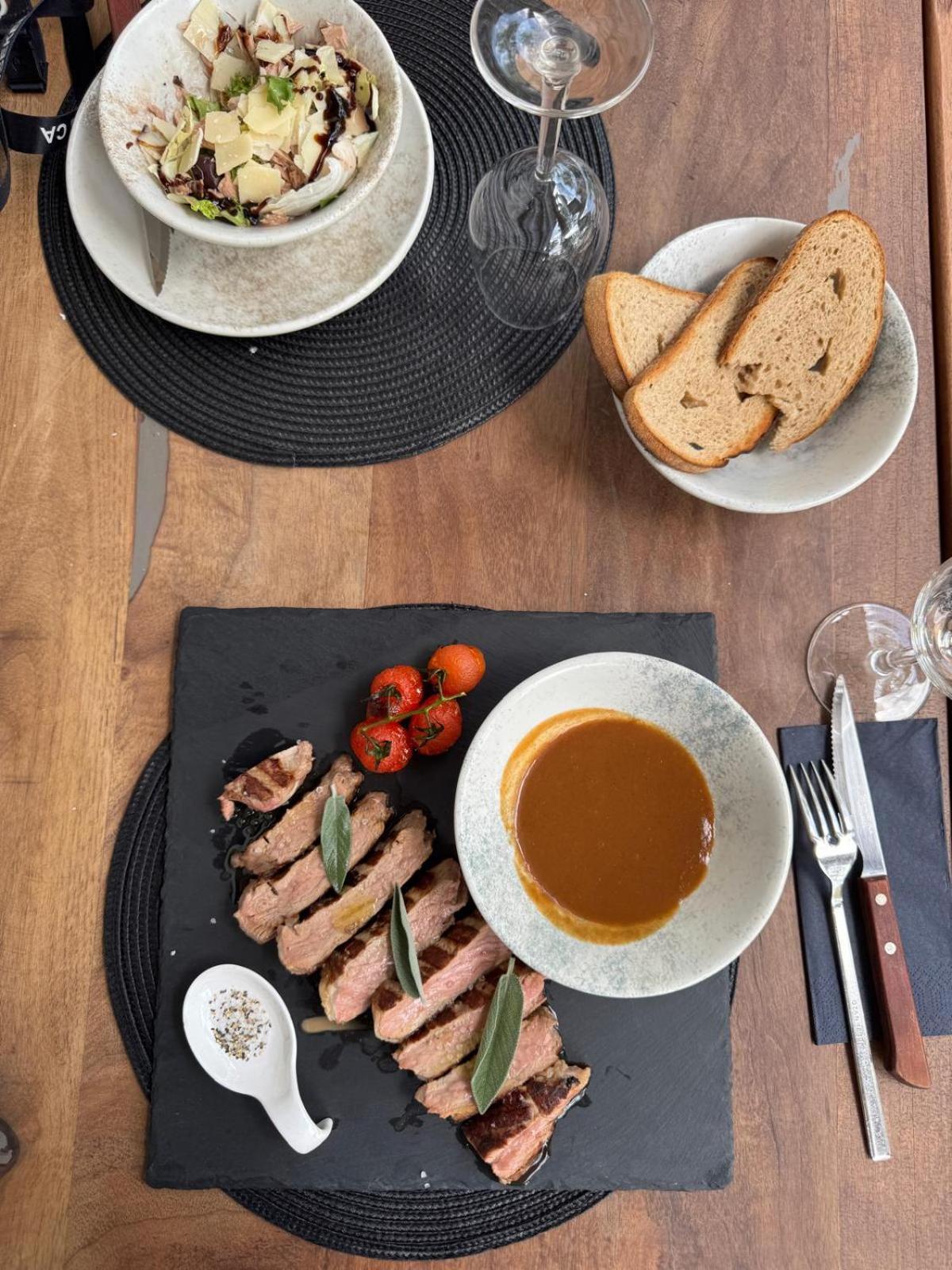 Neuchatel City Hotel 外观 照片